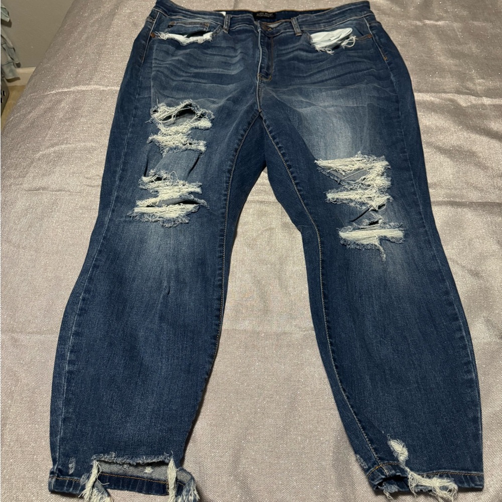 Judy Blue Distressed Ankle Cropped Jeans Blue